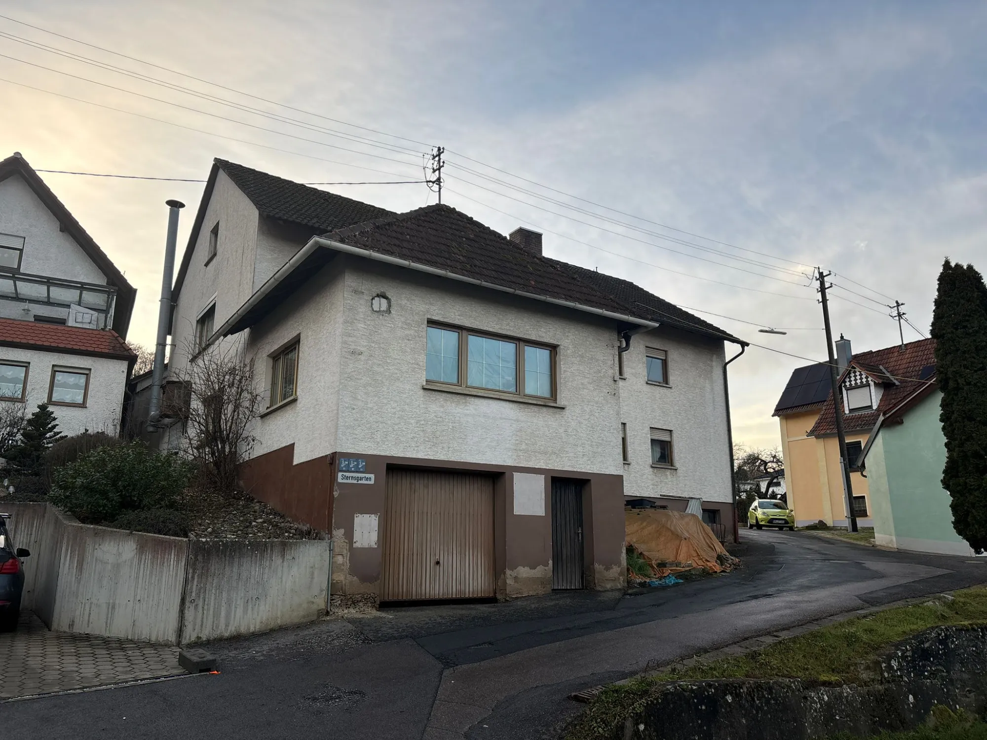 Renovierungsbedürftiges MFH mit Entwicklungspotenzial